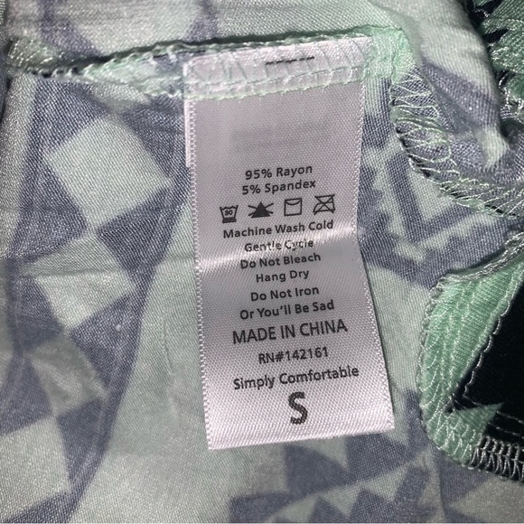 Lularoe Tee, sz S - Picture 5 of 7